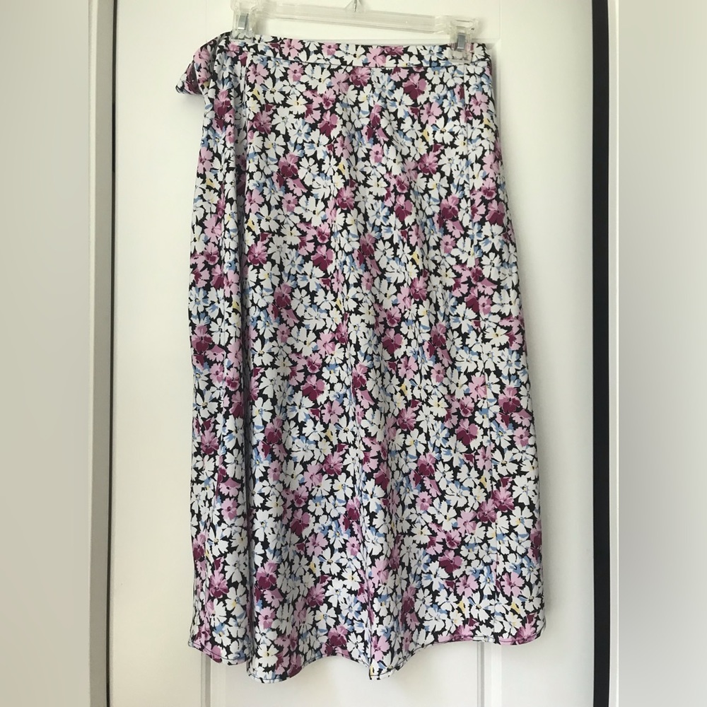 Loft Floral Wrap Skirt Size 4 - Picture 2 of 7